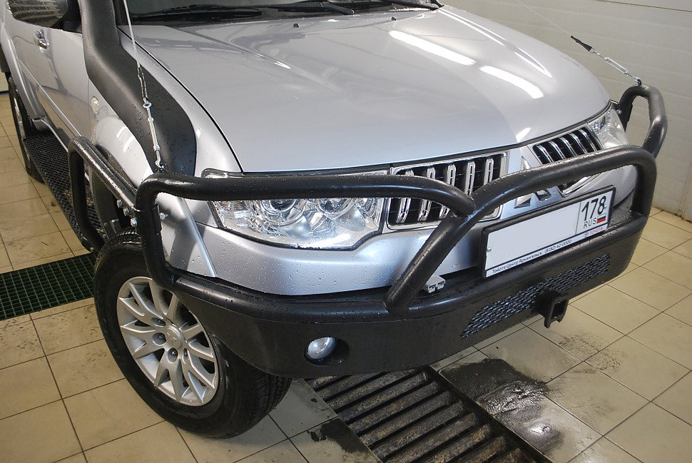 Силовой обвес на Mitsubishi Pajero Sport 2