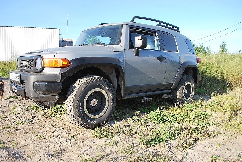Площадка под лебедку в штатный бампер и подножка FJ Cruiser