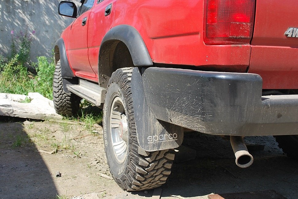 Старая модель силового бампера заднего 4Runner 130