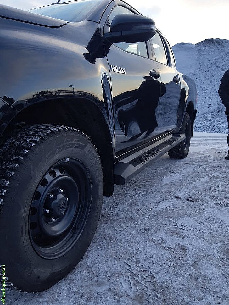 Силовые пороги на Toyota Hilux 8