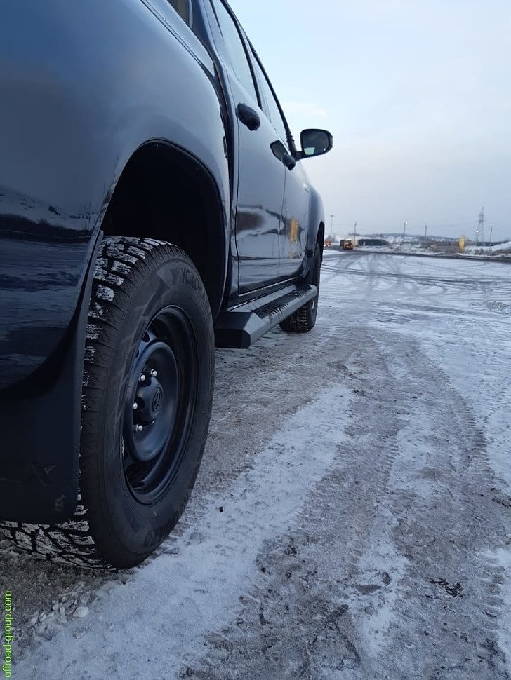 Силовые пороги на Toyota Hilux 8