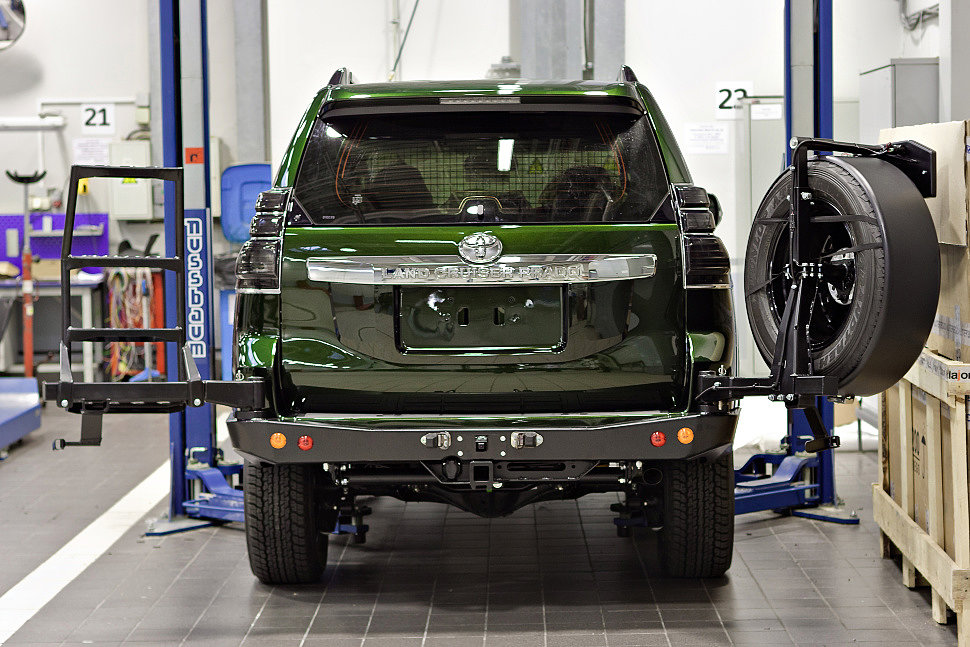 Силовой обвес Toyota Land Cruiser Prado 150 задний бампер, калитка