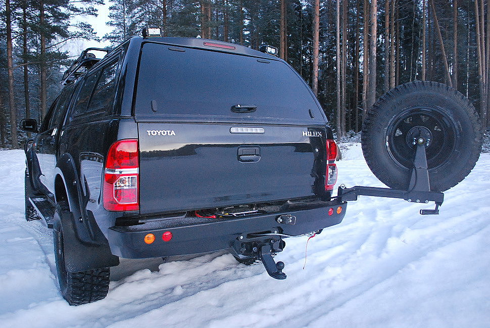 Силовой обвес Toyota Hilux лебёдка, фаркоп