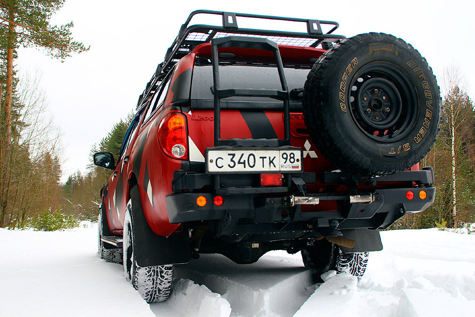 Задний силовой бампер на Mitsubishi L200