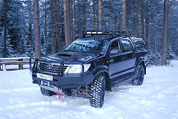 Силовой обвес Toyota Hilux передний бампер, пороги, экспедиционный багажник
