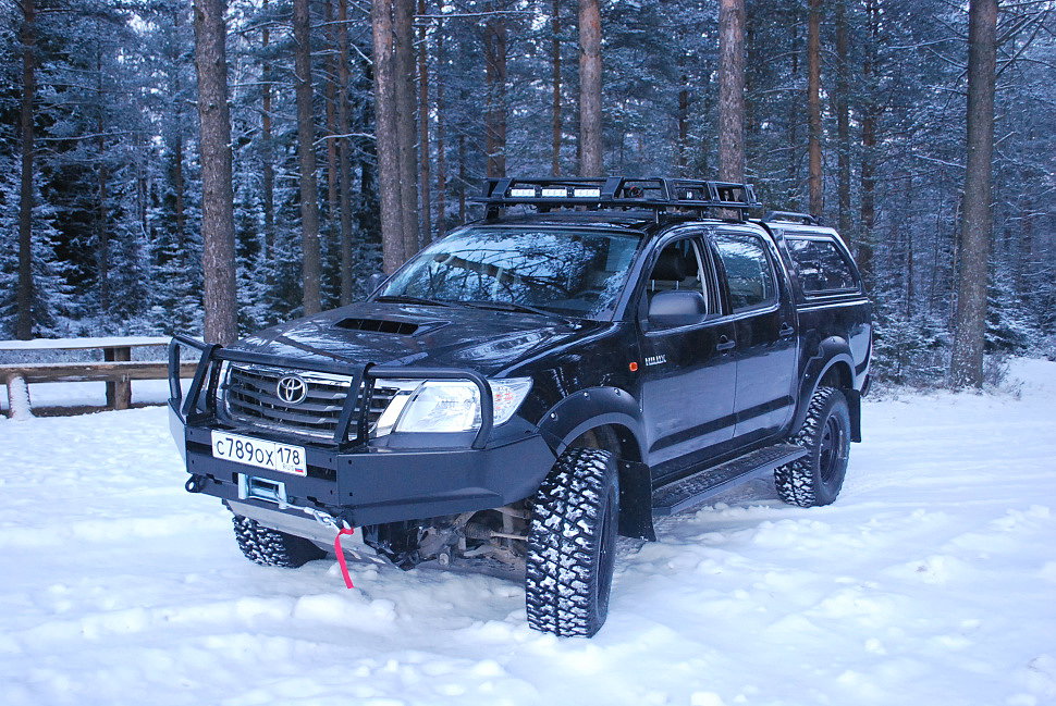 Силовой обвес Toyota Hilux передний бампер, пороги, экспедиционный багажник