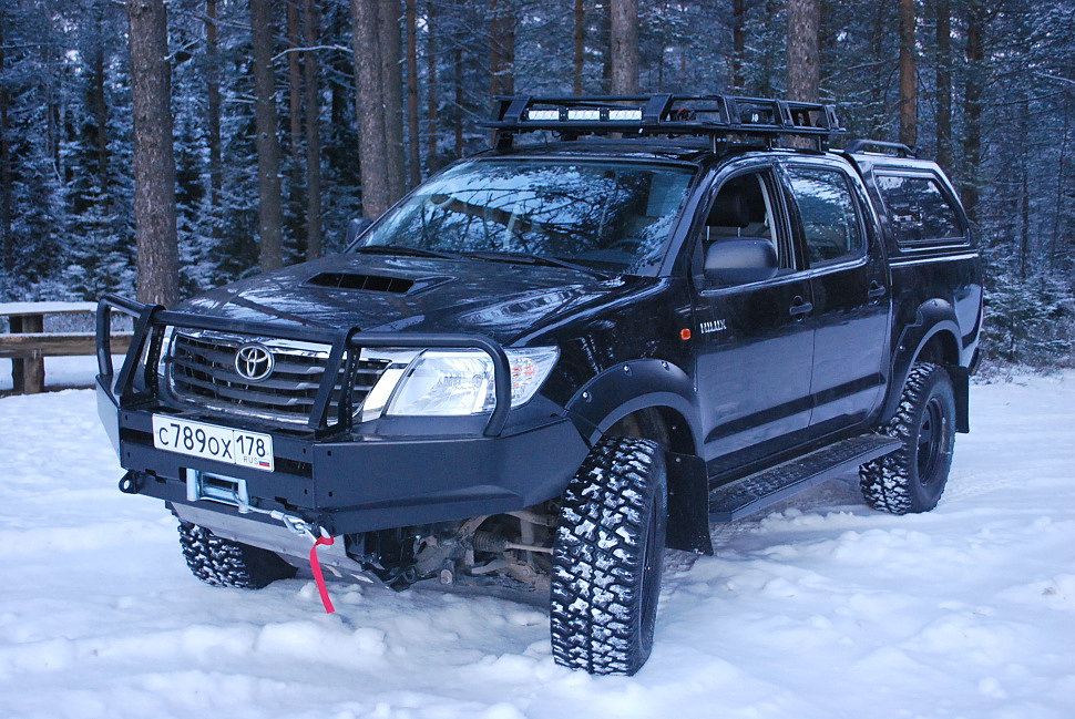Силовой обвес Toyota Hilux передний бампер, пороги, экспедиционный багажник
