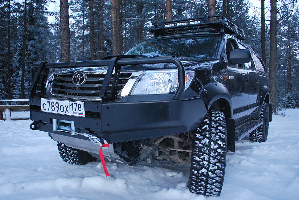 Силовой обвес Toyota Hilux передний бампер, пороги, экспедиционный багажник