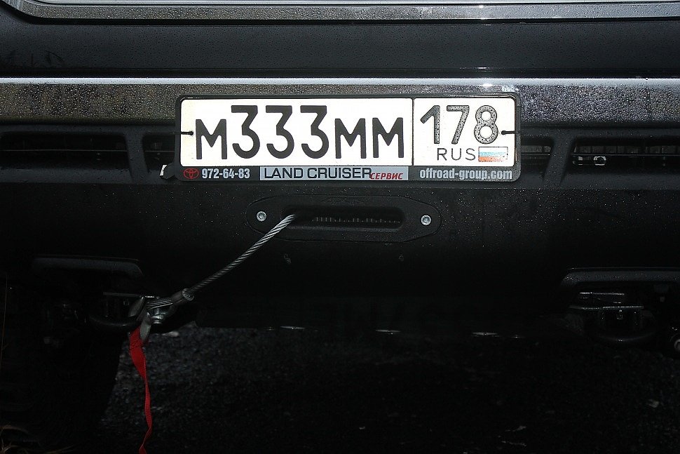 Toyota Tundra 2012 год, 5.7 L, лебедки Master Winch 12500 спереди и сзади в штатных бамперах, Боди лифт 5см, защита днища 8мм алюминий, пневмо подвеска, свет Prolight, колеса 35*12,5*18,
силовой обвес, лаборатория полного привода, площадка под лебедку, защита днища, боди лифт, лебедка в штатный бампер