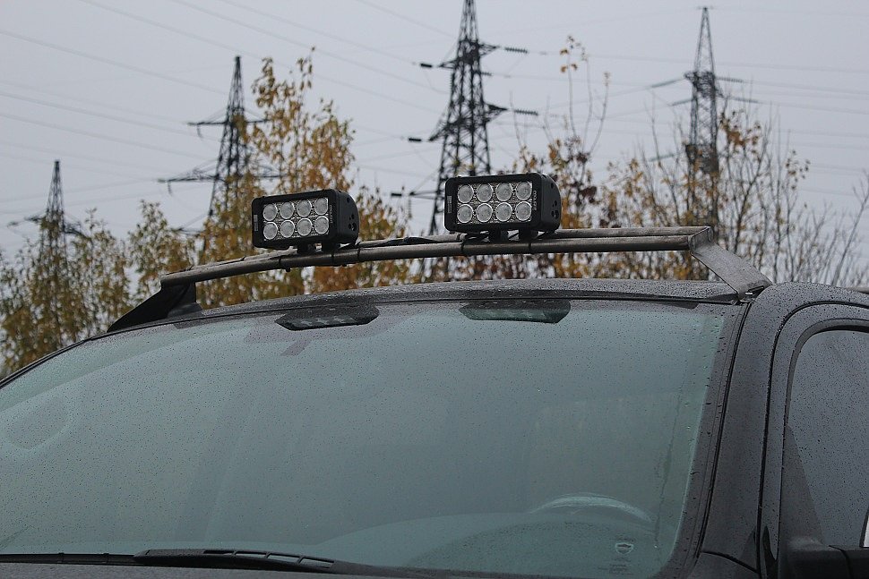 Toyota Tundra 2012 год, 5.7 L, лебедки Master Winch 12500 спереди и сзади в штатных бамперах, Боди лифт 5см, защита днища 8мм алюминий, пневмо подвеска, свет Prolight, колеса 35*12,5*18,
силовой обвес, лаборатория полного привода, площадка под лебедку, защита днища, боди лифт, лебедка в штатный бампер