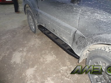 Силовые пороги Mitsubishi Pajero 4 (3-х дверный кузов)