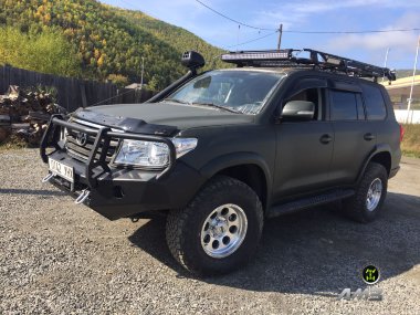 Силовой бампер передний под штатную лебедку Toyota Land Cruiser 200 до 2016 (серия Р)