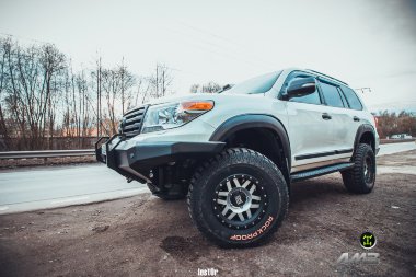 Силовой бампер передний Toyota Land Cruiser 200 до 2016 (серия А)