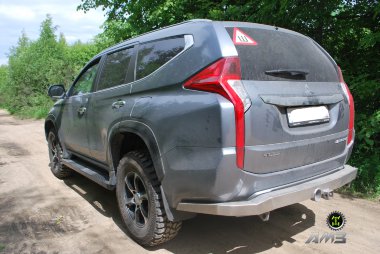 Силовая защита (юбка-фаркоп) заднего штатного бампера Mitsubishi Pajero Sport 3