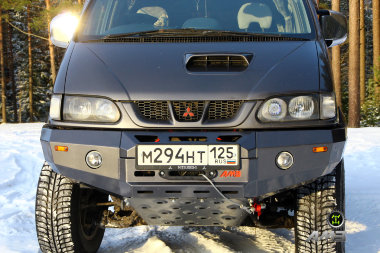 Силовой бампер передний Mitsubishi Delica (1998-2007) (серия Л)