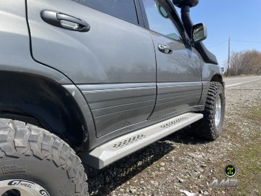 Силовые листовые пороги Toyota Land Cruiser 100, Lexus LX470 для машин с гидроподвеской и без гидры